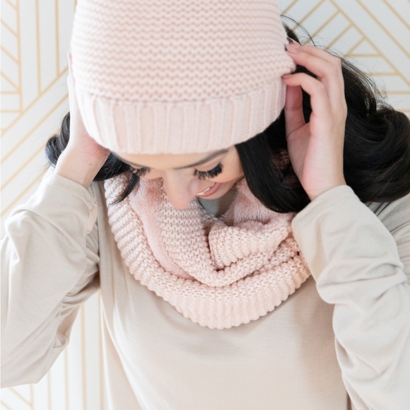 Warm Benie - Picture 2 of 3